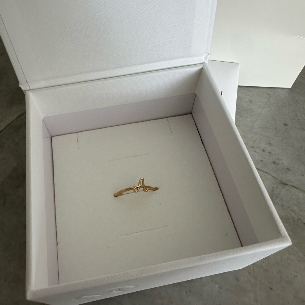 Elegant Gold Wave Ring